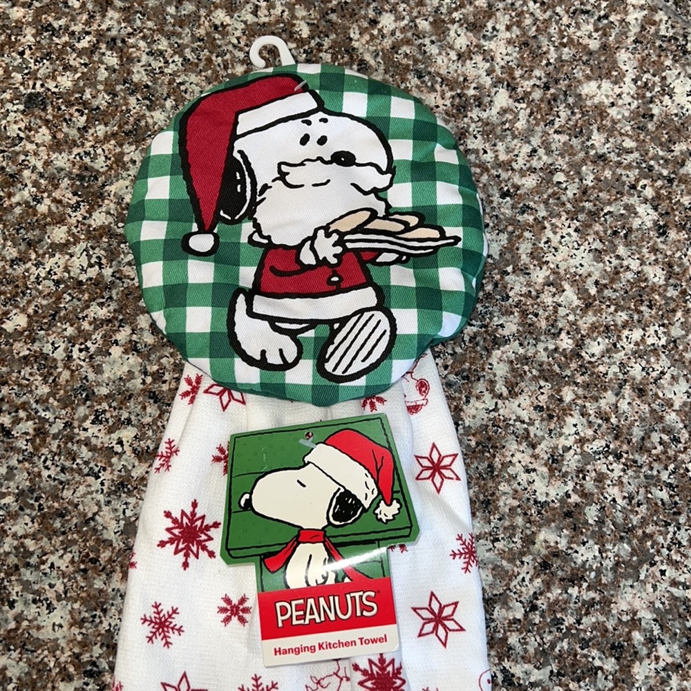 Peanuts Snoopy Christmas towel - Picture 2 of 5